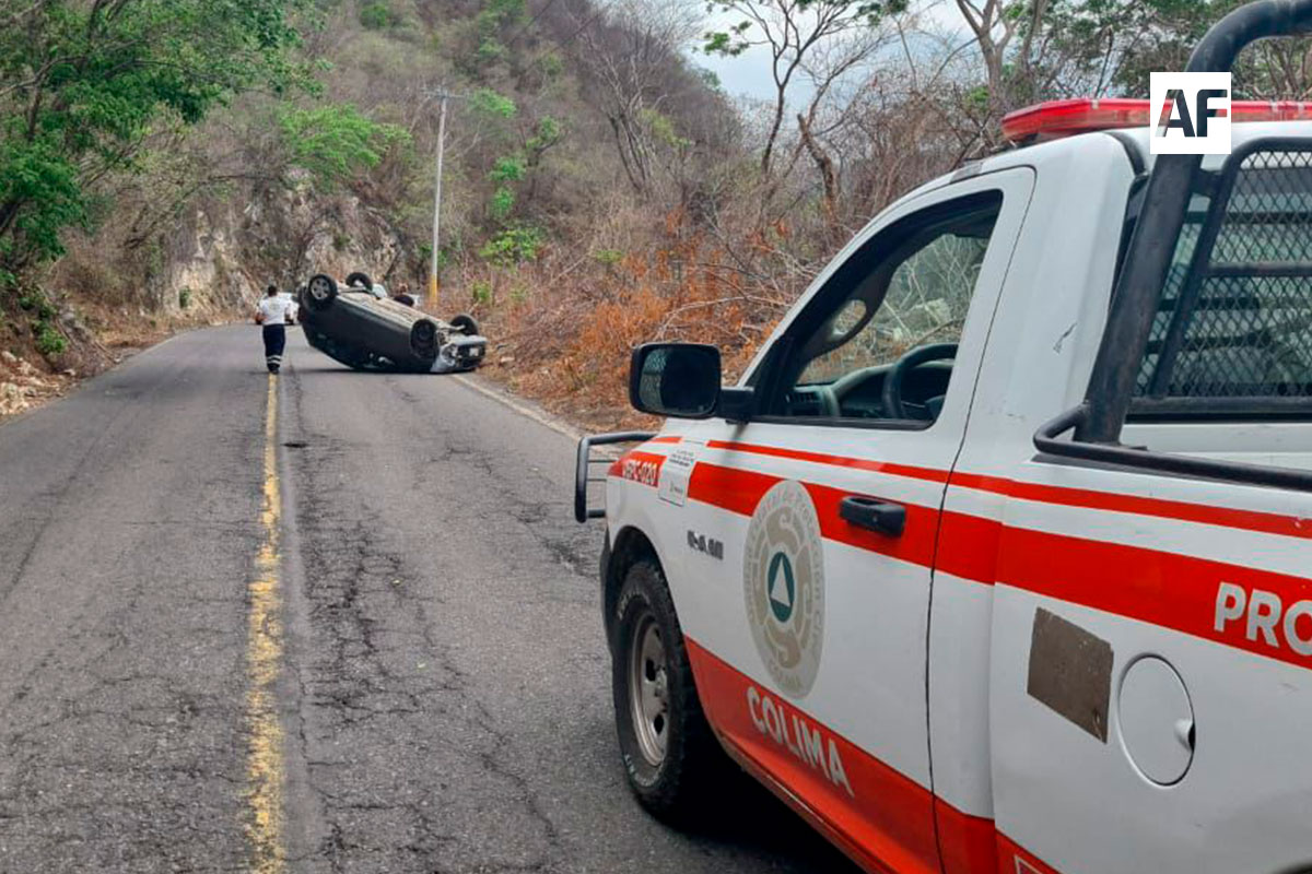 Vuelca vehículo en la carretera Minatitlán–Villa de Álvarez; no hay personas lesionadas
afmedios.com/vuelca-vehicul…