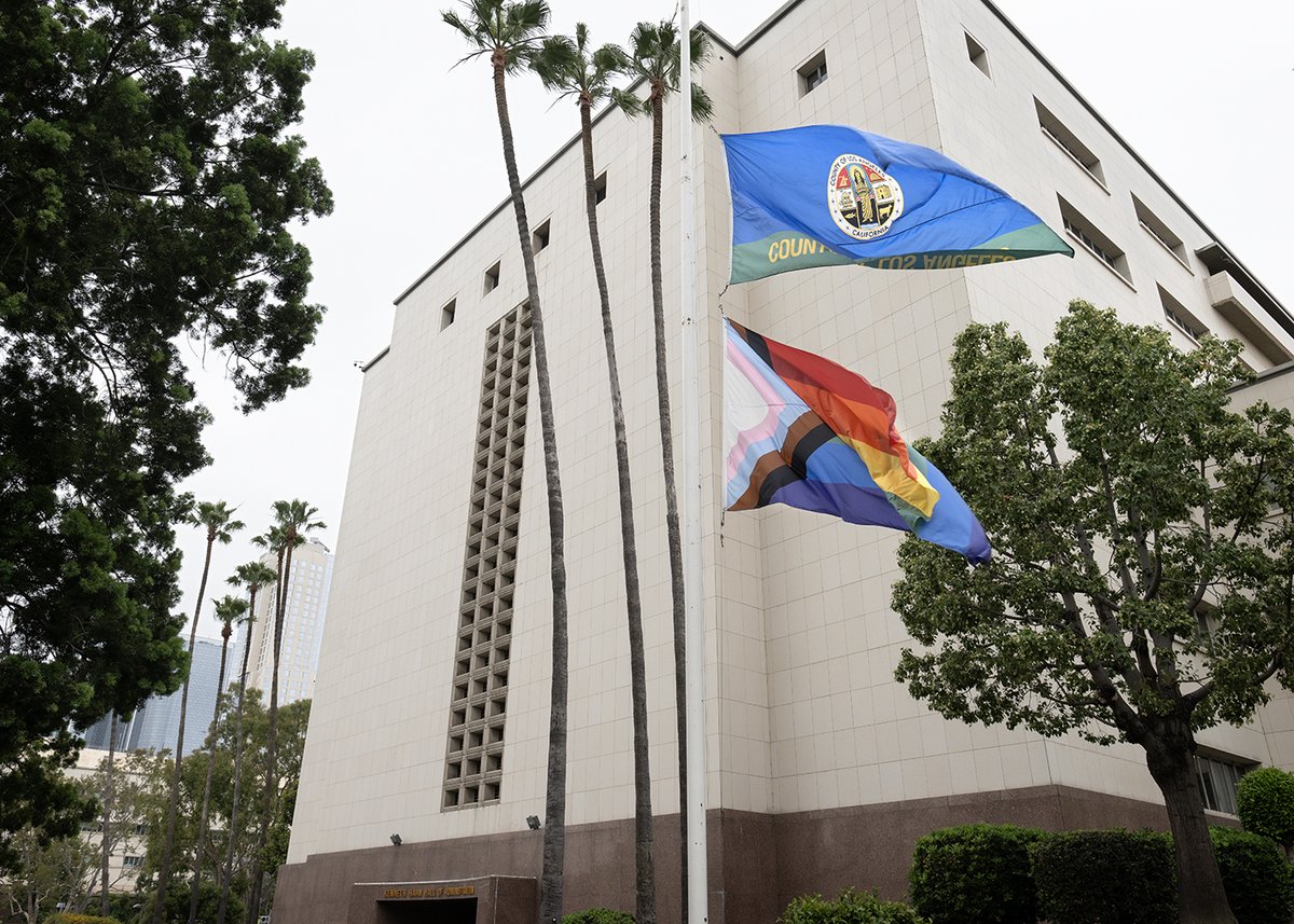 LACountyBOS's tweet photo. In recognition of #Pride, the #LACountyBOS raised the #ProgressPride Flag today at the Hall of Administration in a special ceremony with @LACAssessor, @LACOFD, @SFSisters and members of the the LA County LGBTQ+ Commission.
📸: Diandra Jay, LA County BOS Photographer https://t.co/GOEx1DFzej
