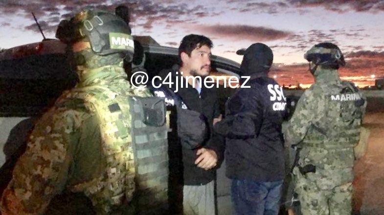 LLEGAN MÁS ABOGADOS a DEFENDER a CANCHOLA
Tras la desaparición de 3 abogados, un nuevo grupo de defensores se presentó en el juzgado q lleva el caso.
Entre ellos está el abogado q defendía al LUNARES de La UNIÓN:
<a href="/FiscaliaCDMX/">Fiscalía CDMX</a> busca a los desaparecidos.

El caso #C4EnAlerta