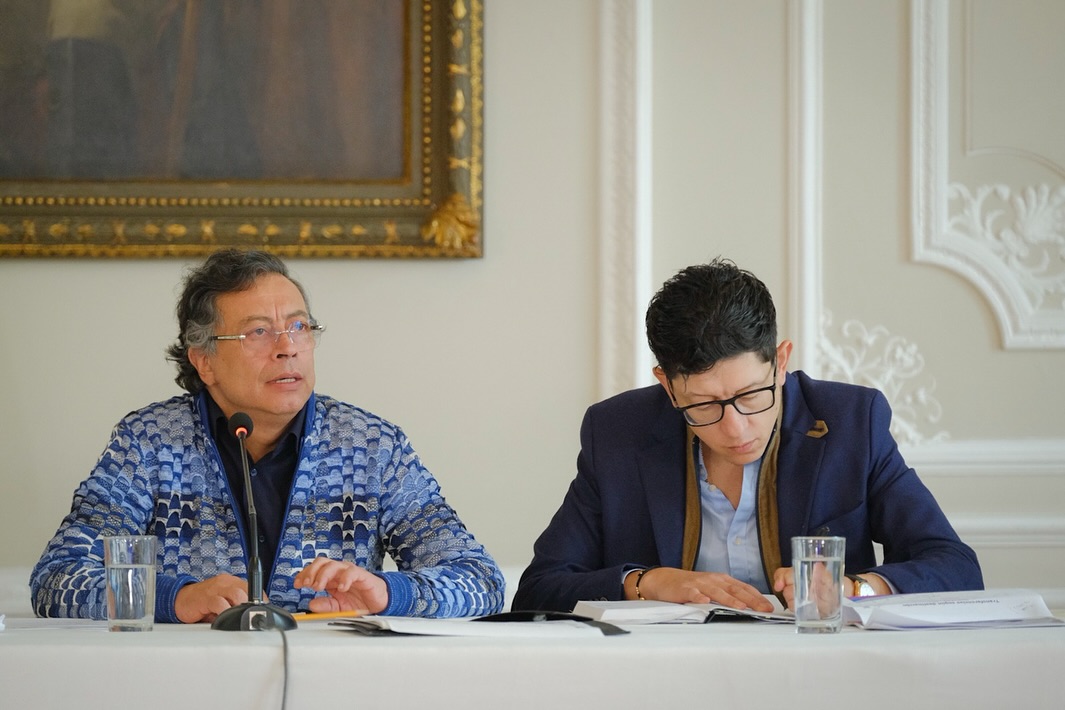 LaudEstereo's tweet photo. El Pdte. @petrogustavo se reunió con rectores de universidades públicas para avanzar en presupuesto y fortalecer la educación superior.
📚 El #GobiernoDelCambio reafirma su apuesta por una educación gratuita y de calidad.
🎙️ #LaUD #EducaciónPública #LaudEstéreo https://t.co/SrepdKnIId