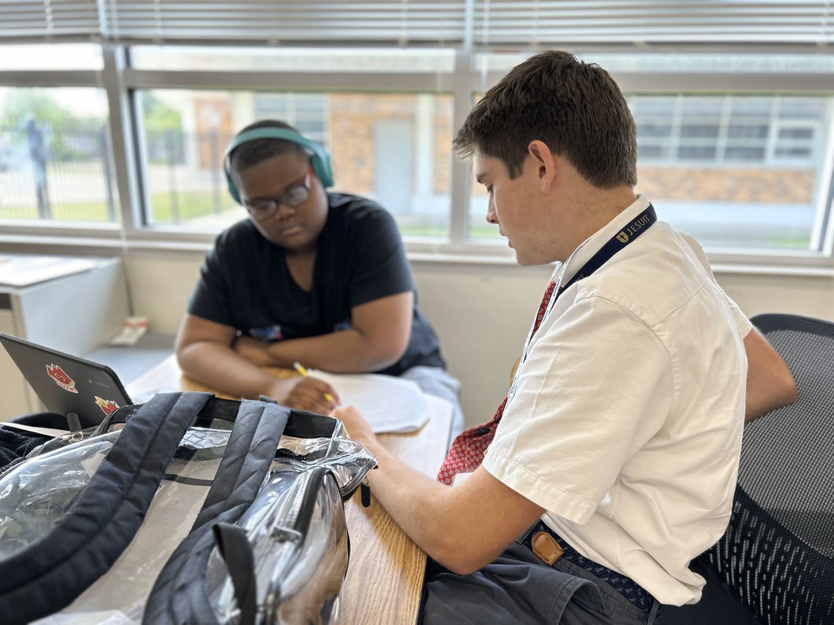 United to Learn (@unitedtolearn) on Twitter photo 🌟 Celebrating our U2L Teen Fellows from <a href="/WTWHighSchool/">WT White High School</a> & @JesuitDallas!
They designed + led writing workshops for 5th/6th graders <a href="/NathanAdamsEs/">Nathan Adams Elementary</a>, then jumped into orchestra practice when they saw the chance 🎻
This is what active citizenship looks like: teens using design 🌟 Celebrating our U2L Teen Fellows from <a href="/WTWHighSchool/">WT White High School</a> & @JesuitDallas!
They designed + led writing workshops for 5th/6th graders <a href="/NathanAdamsEs/">Nathan Adams Elementary</a>, then jumped into orchestra practice when they saw the chance 🎻
This is what active citizenship looks like: teens using design