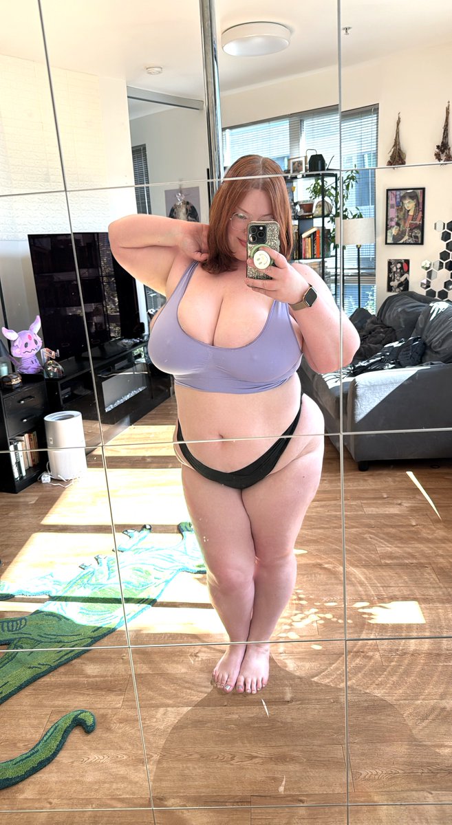 deleting in 10 hours, but whoever Iikes and says hi, iII send u a nudie in dm 💌