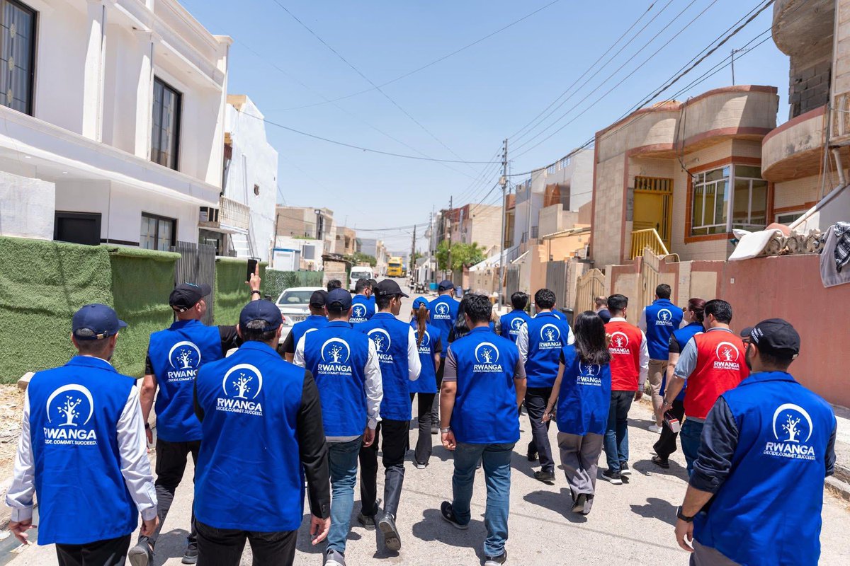 FranceVoix's tweet photo. Aujourd'hui, le 3 juin 2025, la Fondation Rwanga a lancé une campagne de distribution d'eau pour les quartiers de Shaweis, Farmanbaran, Qala Nwe et Banashlawa, soutenant le projet d'eau d'urgence du KRG. 550 familles reçoivent de l'eau quotidiennement pendant 3 mois.m

#RDN https://t.co/6rxOydV0Hg