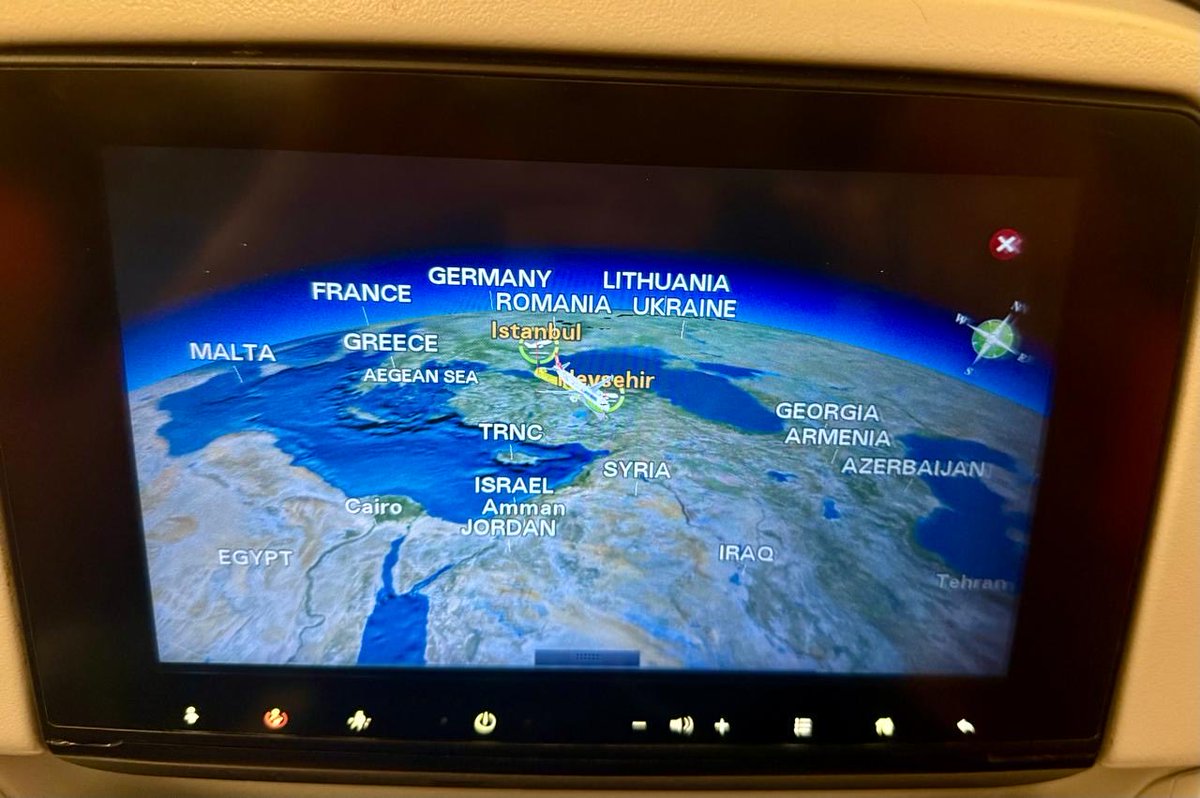 En el avión en plena gira europea. Ha sido intenso pero alucinante! ✈️ 🌍