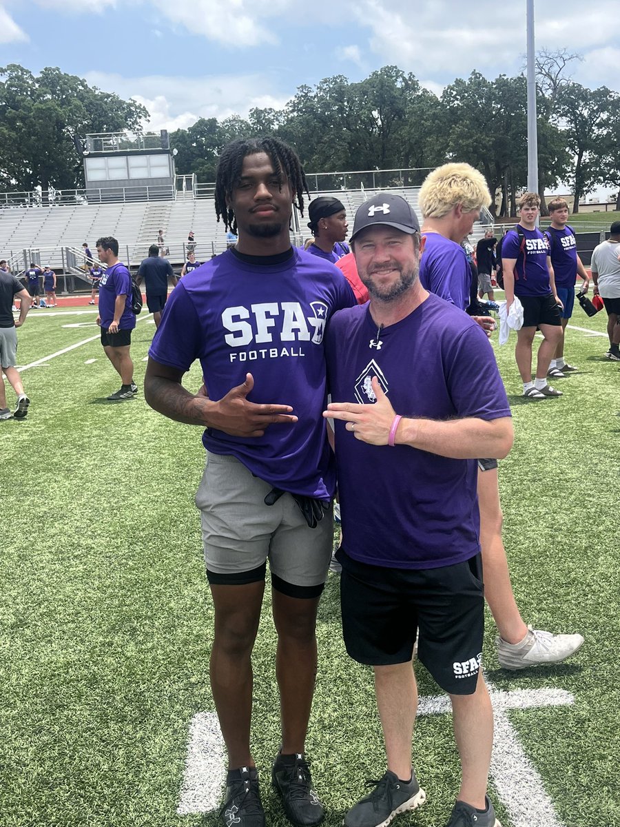 TysonPrice23's tweet image. Had a great day today at SFA camp
@COACHJMAY
For having me.@CoachHatton45 @CoachBoffman @CoachJCordell @blitzemD @CoachHammack7