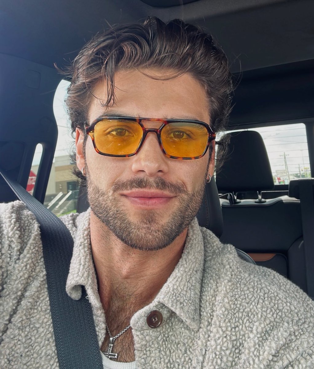 imasonofabuck's tweet photo. FINALLY 911 NASHVILLE IS DOING SOMETHING RIGHT😭😭😭 HUNTER MCVEY THANK YOU🤤 https://t.co/CEWSv6eiWF