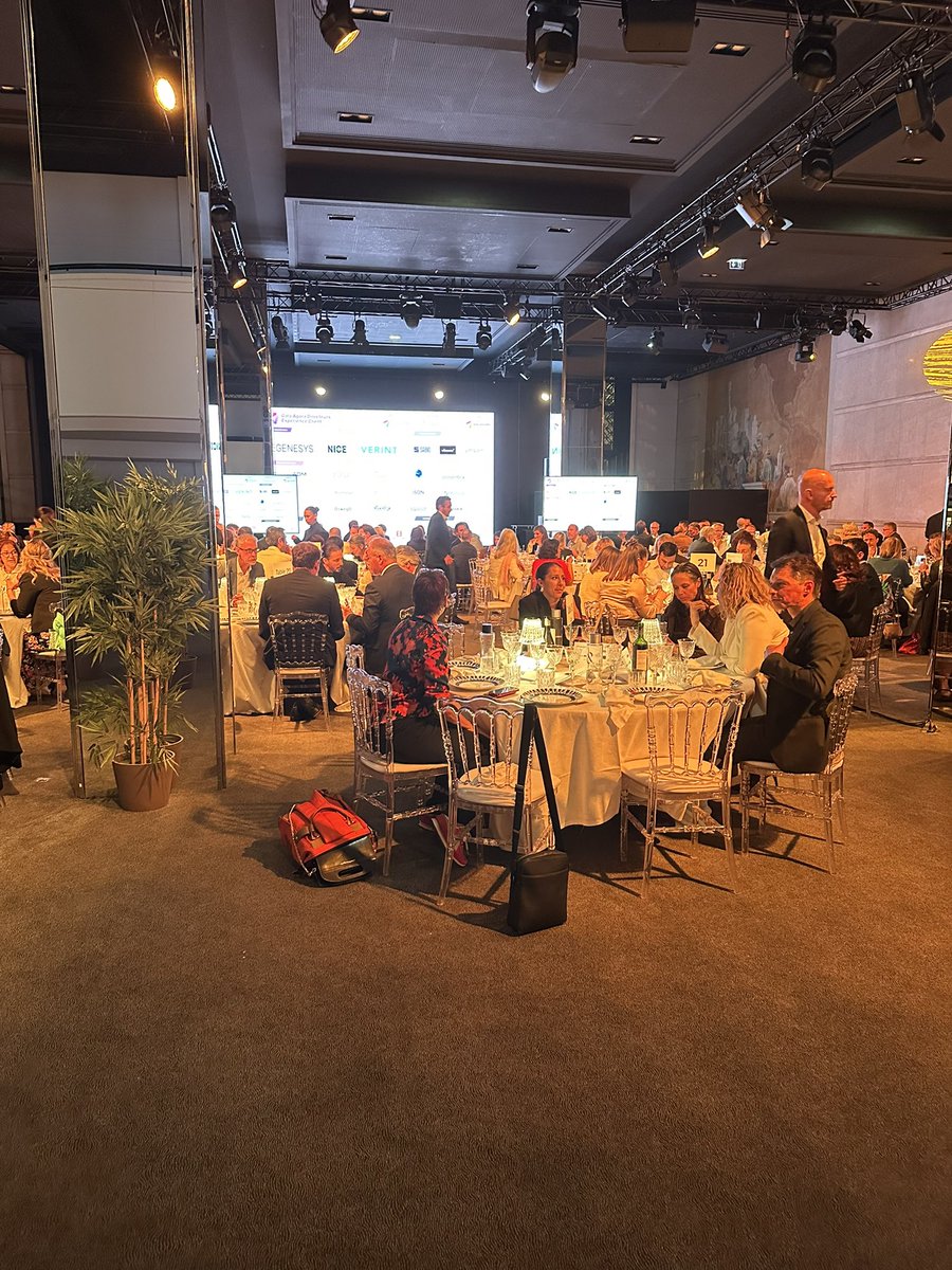 Agora_Managers's tweet image. Clap de fin pour la 12eme édition du #GalaExperienceClient