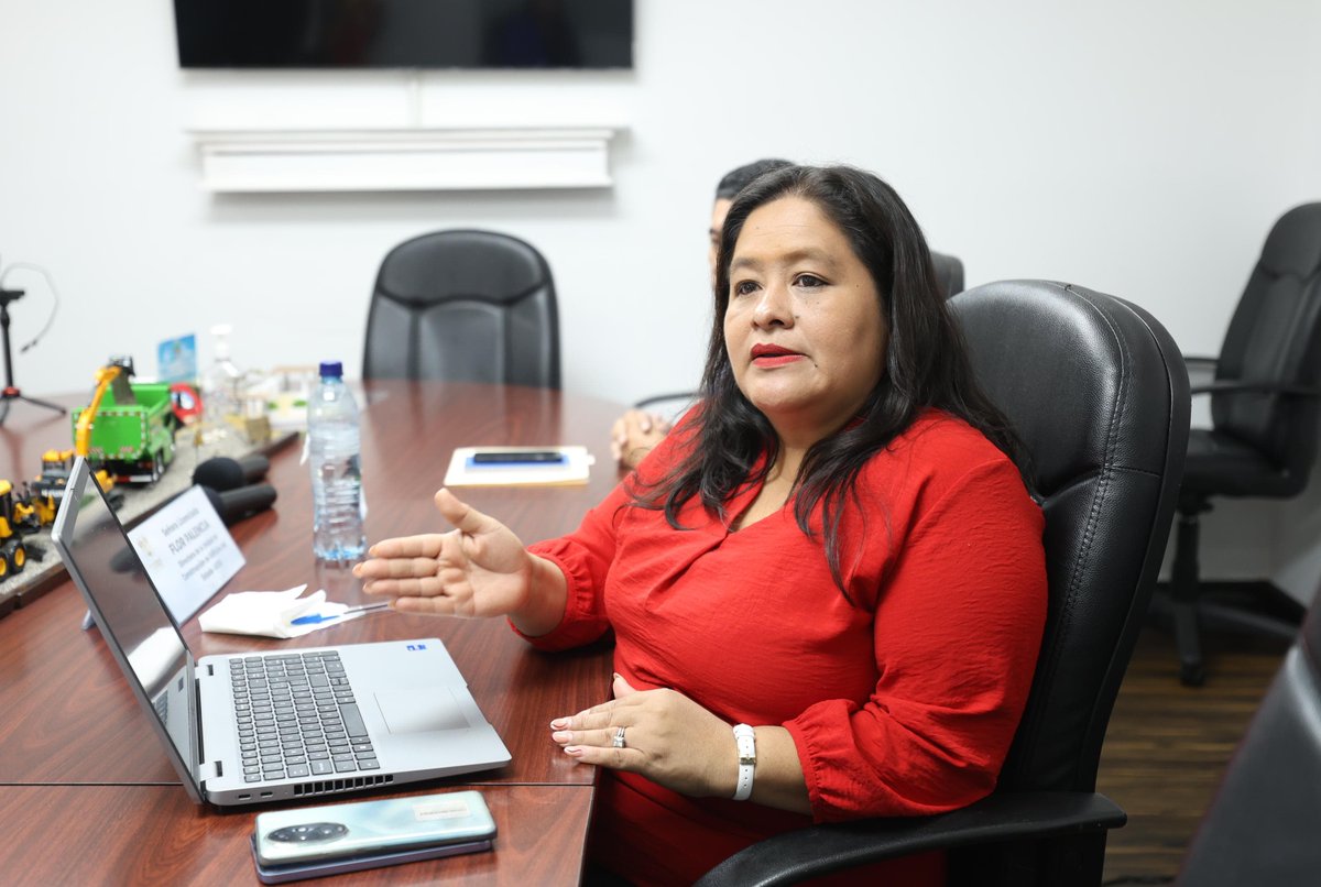 CongresoGuate's tweet photo. La diputada Vivían Preciado Navarijo @vivinavarijo, representante del departamento de San Marcos, convocó a las autoridades de la @UCEE_CIV, entidad ejecutora del @CIV_Guatemala. https://t.co/xxrTlRGx7U