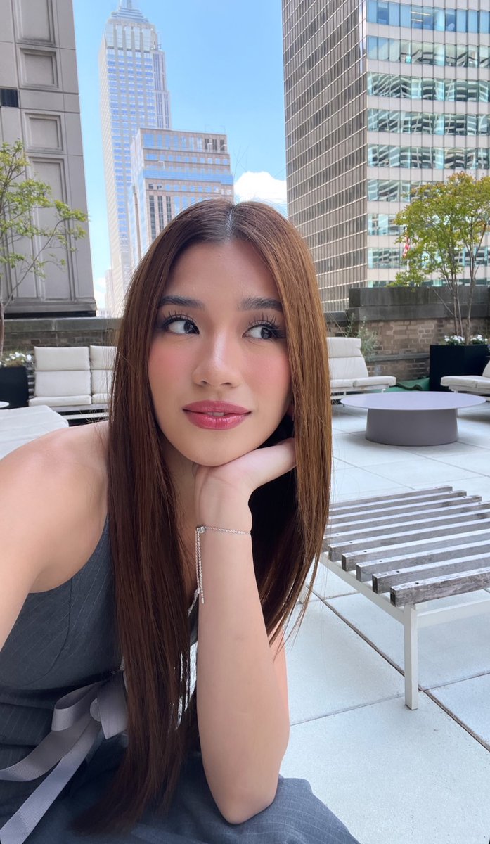 iahsgf's tweet photo. aiah arceta, you're so fine 😩 https://t.co/sAIZWCDc1n