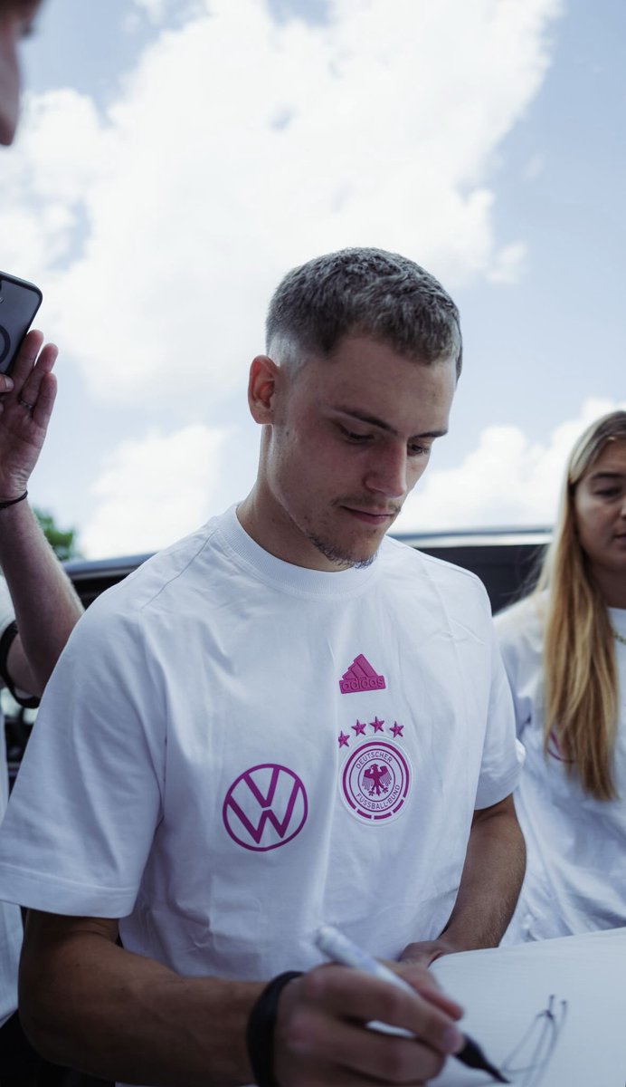 🚨 𝗜𝗡𝗙𝗢: Bayern Munich were too concerned with what Florian’s father &amp; agent wanted as they were leaning towards staying in the Bundesliga but ultimately underestimated that Florian would’ve made his own decision [Liverpool], <a href="/BILD/">BILD</a>.