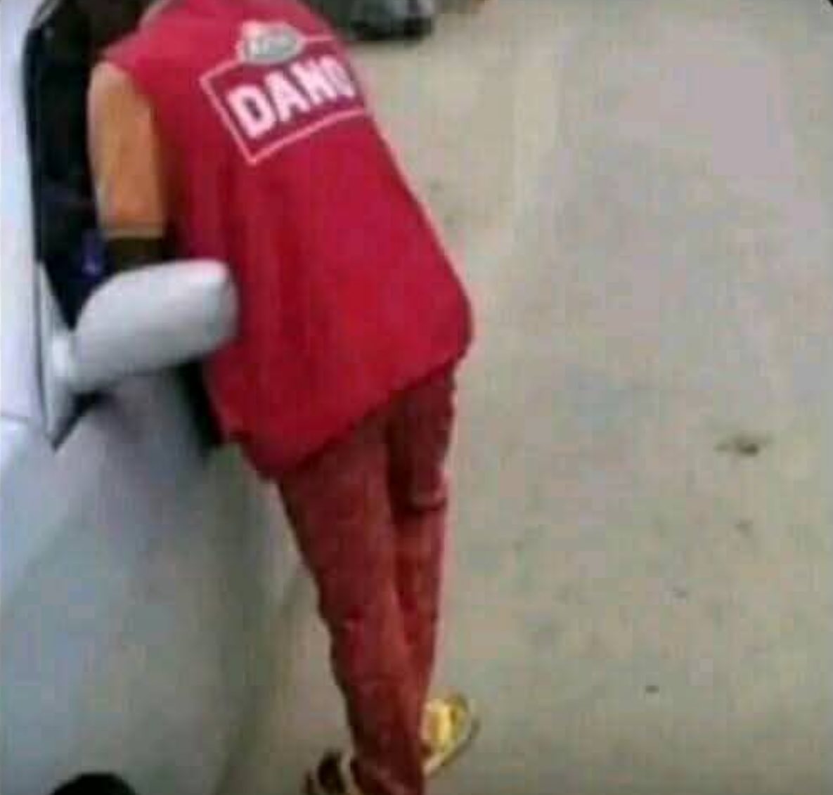 E remain small make my guy get heart attack .😂