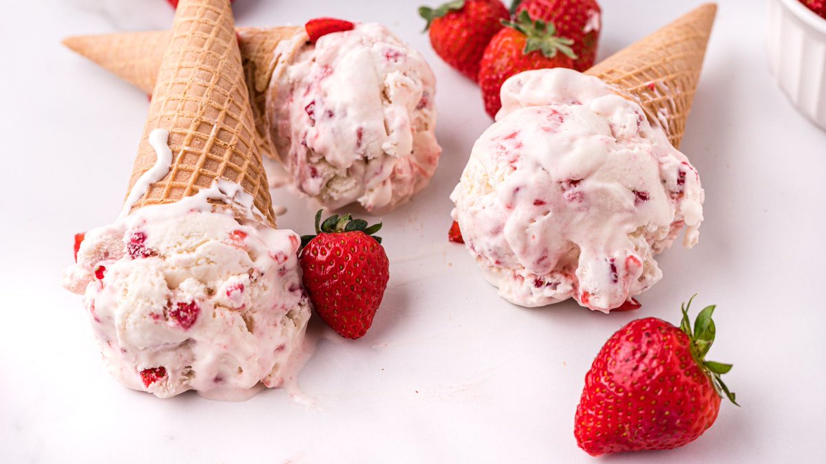 No-churn strawberry ice cream 🍓🍦—just 5 ingredients and no ice cream maker needed! Creamy, dreamy, and perfect for summer! 😋 Recipe here:  tinyurl.com/3jdvsrye #nochurnicecream #strawberryicecream #icecream #hipmamasplace #hipmamasplacerecipes