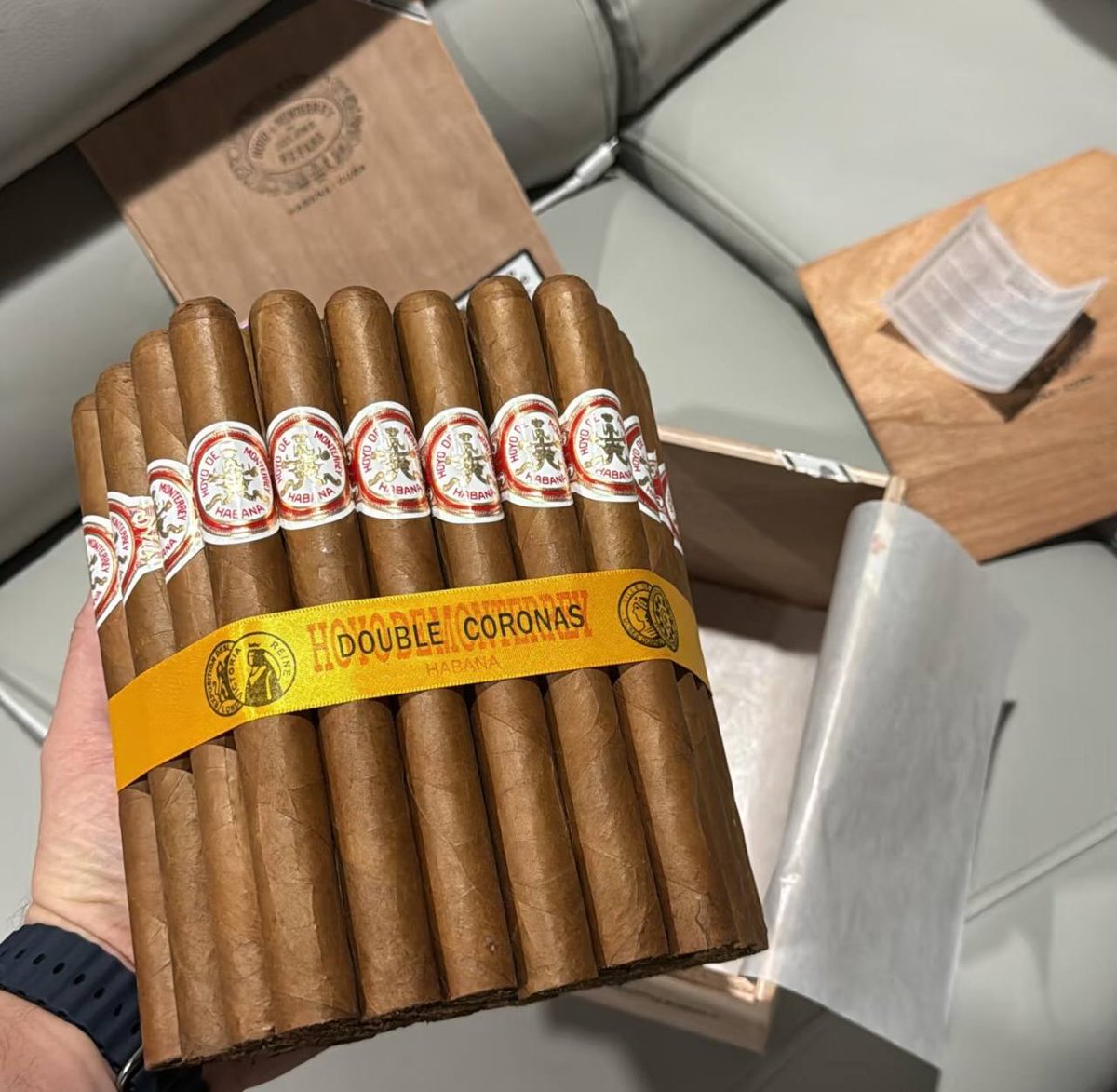 Today's double happiness: we have a box of 50 Hoyo de Monterrey Double Coronas cigars that look pretty good, are original and authentic. Drop us a line if you're interested in adding them to your humidor.
