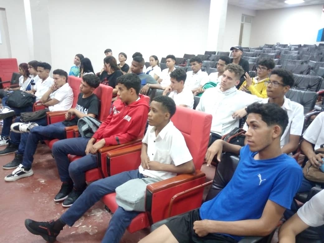 Inicia hoy en la escuela pedagógica Raúl Corrales Fornos de #CiegodeÁvila Intercambio Educativo Preventivo Integral para prevenir el consumo de drogas 
#ContraLasDrogasSeGana 
#EducaciónCiegodeAvila
#CubaMined