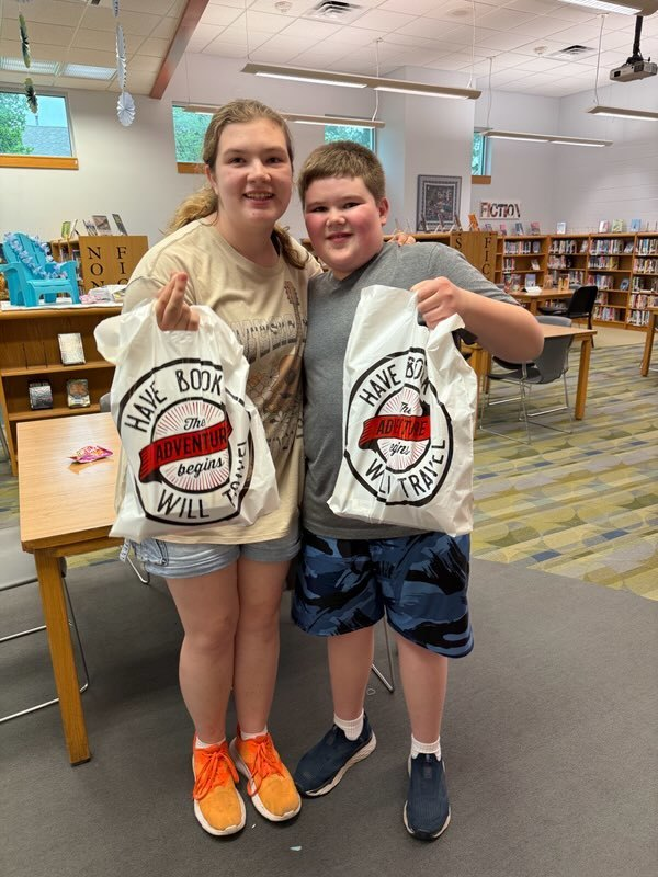 WestLibertyCSD's tweet image. Today 30 Middle School students picked up books for the Comet Summer Readers Book Club!  Happy reading comets!  #wlcomets #CometReaders