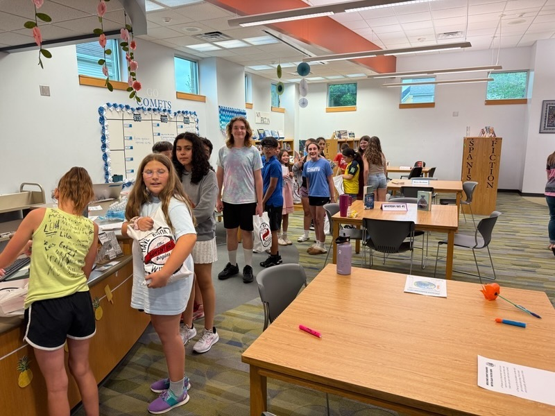 WestLibertyCSD's tweet image. Today 30 Middle School students picked up books for the Comet Summer Readers Book Club!  Happy reading comets!  #wlcomets #CometReaders