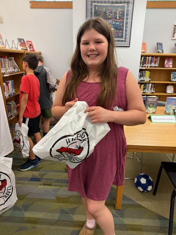 WestLibertyCSD's tweet image. Today 30 Middle School students picked up books for the Comet Summer Readers Book Club!  Happy reading comets!  #wlcomets #CometReaders
