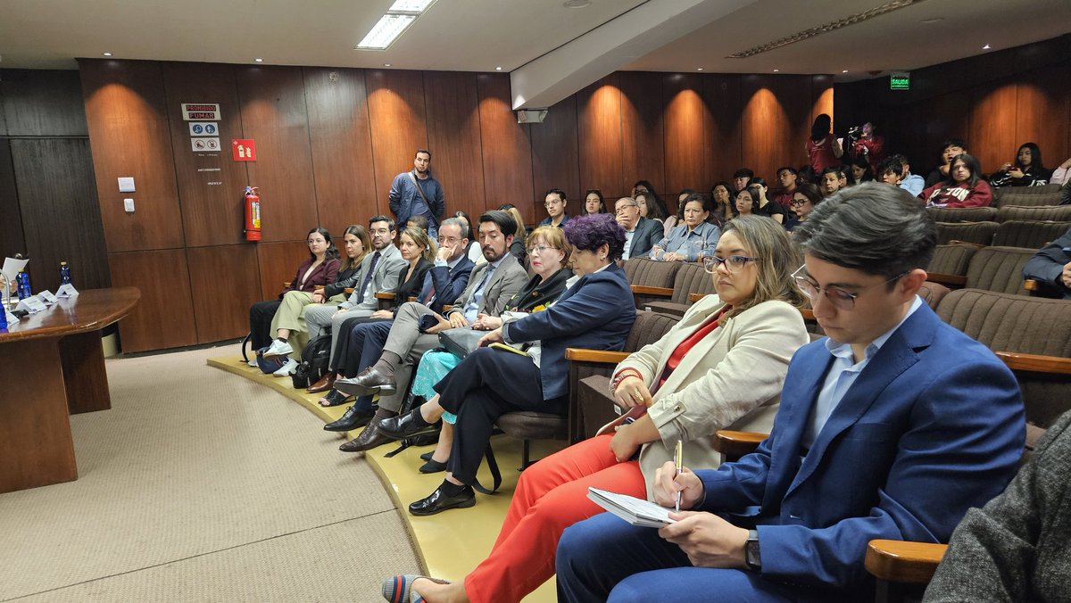 Observatorio de Gasto Público (@esmiplataec) on Twitter photo Hoy presentamos de manera oficial a la Comisión de Seguimiento del Concurso de Fiscal, conformada por organizaciones de la sociedad civil y la academia.
Presidida por el <a href="/ColAbgPichincha/">Abogados Pichincha</a>, co-presidida por la <a href="/UnpEcuador/">UNP Ecuador 🇪🇨</a> y cuenta con el apoyo de la <a href="/USembassyEC/">US Embassy Ecuador</a> Hoy presentamos de manera oficial a la Comisión de Seguimiento del Concurso de Fiscal, conformada por organizaciones de la sociedad civil y la academia.
Presidida por el <a href="/ColAbgPichincha/">Abogados Pichincha</a>, co-presidida por la <a href="/UnpEcuador/">UNP Ecuador 🇪🇨</a> y cuenta con el apoyo de la <a href="/USembassyEC/">US Embassy Ecuador</a>