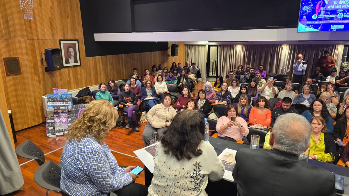 Jornada organizada por las compañeras de la Seccional Bs As conmemorando los 10 años de Ni Una Menos y preparando la marcha para mañana.
