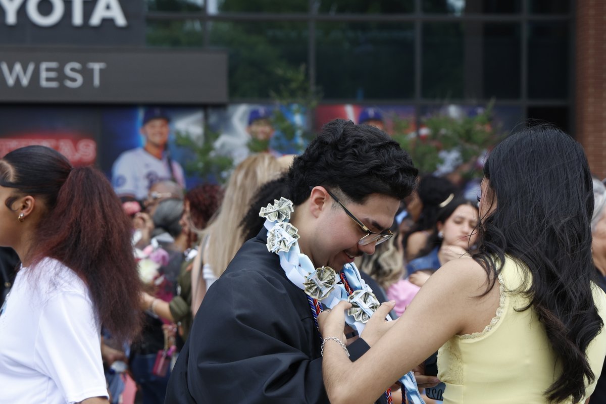 Arlington ISD (@arlingtonisd) on Twitter photo 🎓 The Cougars are full-grown and graduated. Way to go <a href="/JuanSeguinHS/">Juan Seguin HS</a>, #ClassOf2025. 💙🤍 #SeguinNation #ArlingtonISD 🎓 The Cougars are full-grown and graduated. Way to go <a href="/JuanSeguinHS/">Juan Seguin HS</a>, #ClassOf2025. 💙🤍 #SeguinNation #ArlingtonISD