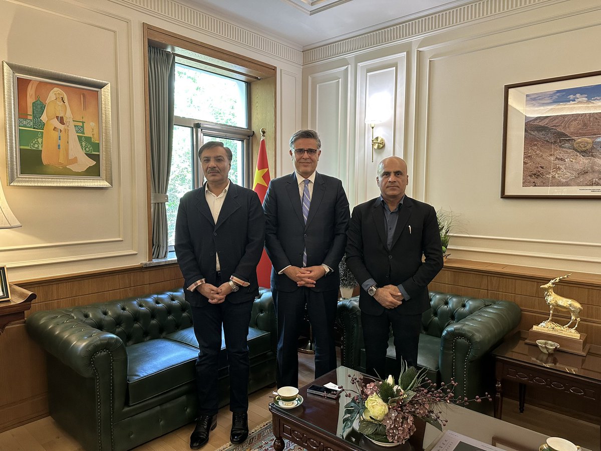 Always a pleasure to receive Pakistani businesspersons. Yesterday, I was delighted to meet Mr. Irfan Feroz, Chief Executive of Brentwood Pvt Ltd, Karachi and Shamoon Zaki, Director Zaki Industrial Cooperation, Karachi. We had a useful exchange of views on leveraging business and