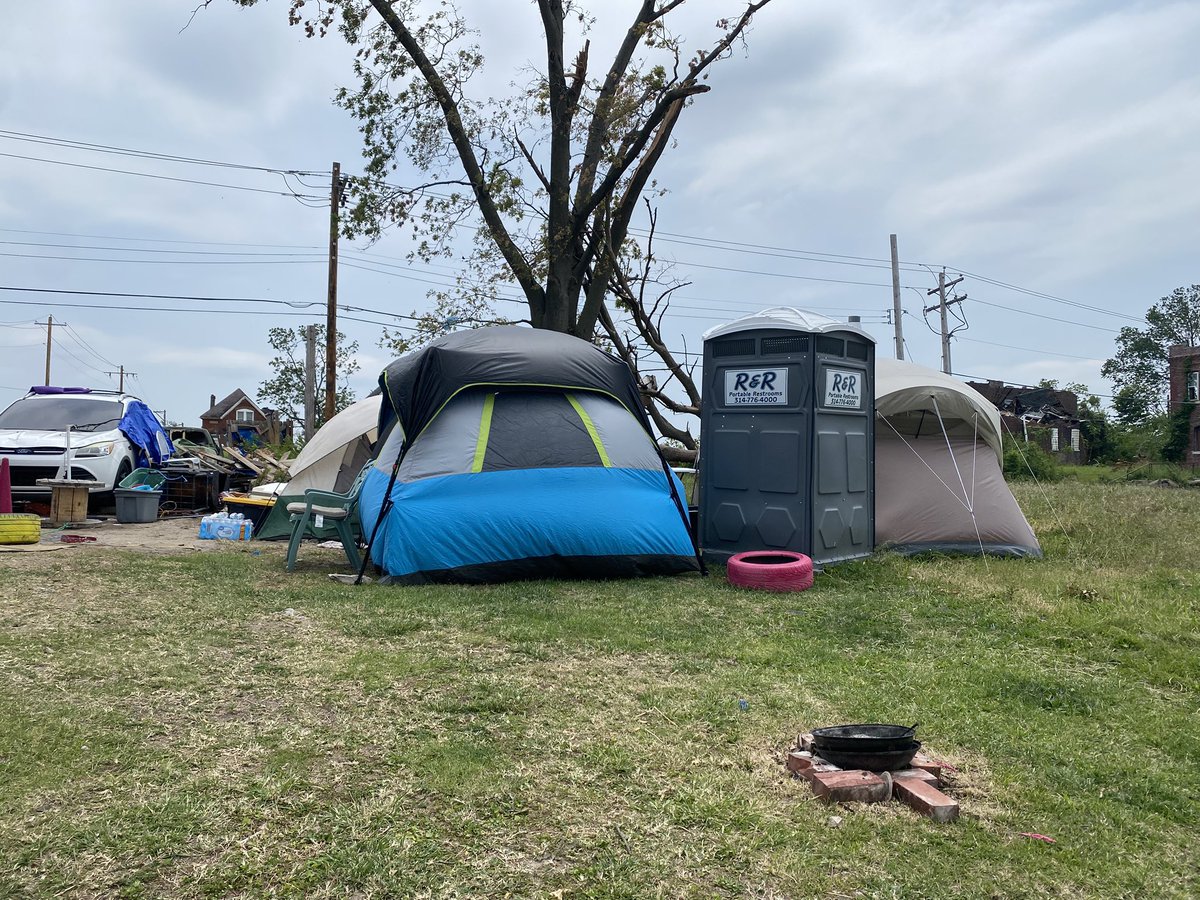 mallorythomastv's tweet image. Gwen Hudgins was in her home when the tornado hit. Now, she’s living in a tent next to the rubble. I’ll have her story at 5 on @FOX2now