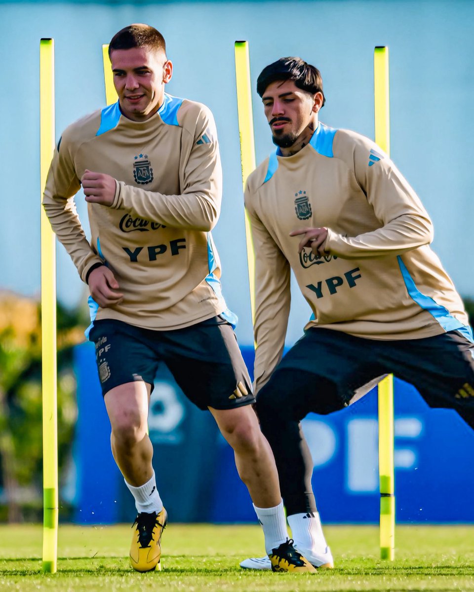 Franco Mastantuono y Kevin Lomónaco.

Las nuevas caras, el futuro de la Selección. 😮‍💨🇦🇷