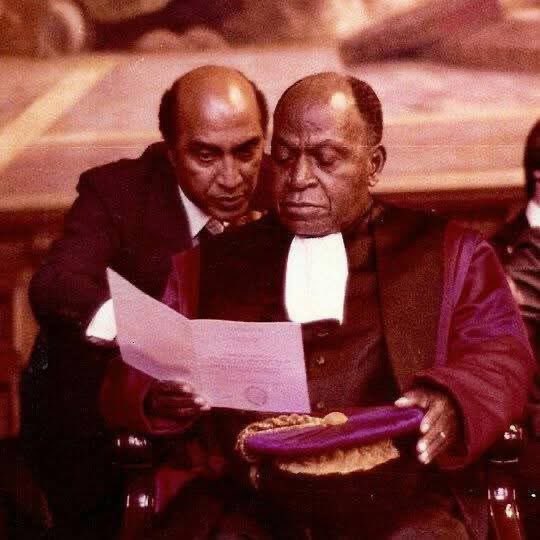 📍 Conférence de presse – Octobre 1985
🎙️ Président Félix HOUPHOUËT-BOIGNY

> « Il y a une école qui ne décerne jamais de diplôme, c'est l'école de la vie. On n'en sait jamais assez. Mais si nous sommes sincères, confiants les uns envers les autres, quelles que soient les