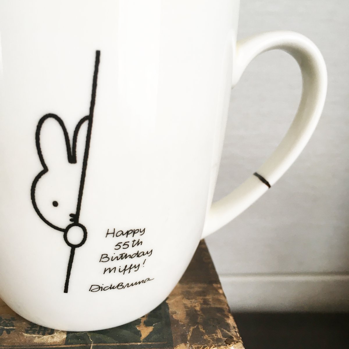 FlowLifeNurture's tweet photo. #miffy coffee cup ☕️🐰 repaired with kurourushi 😍
#kintsugi #kintsugirepair #kintsugilover #kintsugiart #金継ぎ直し #金継ぎ https://t.co/2PJ4gfUezL