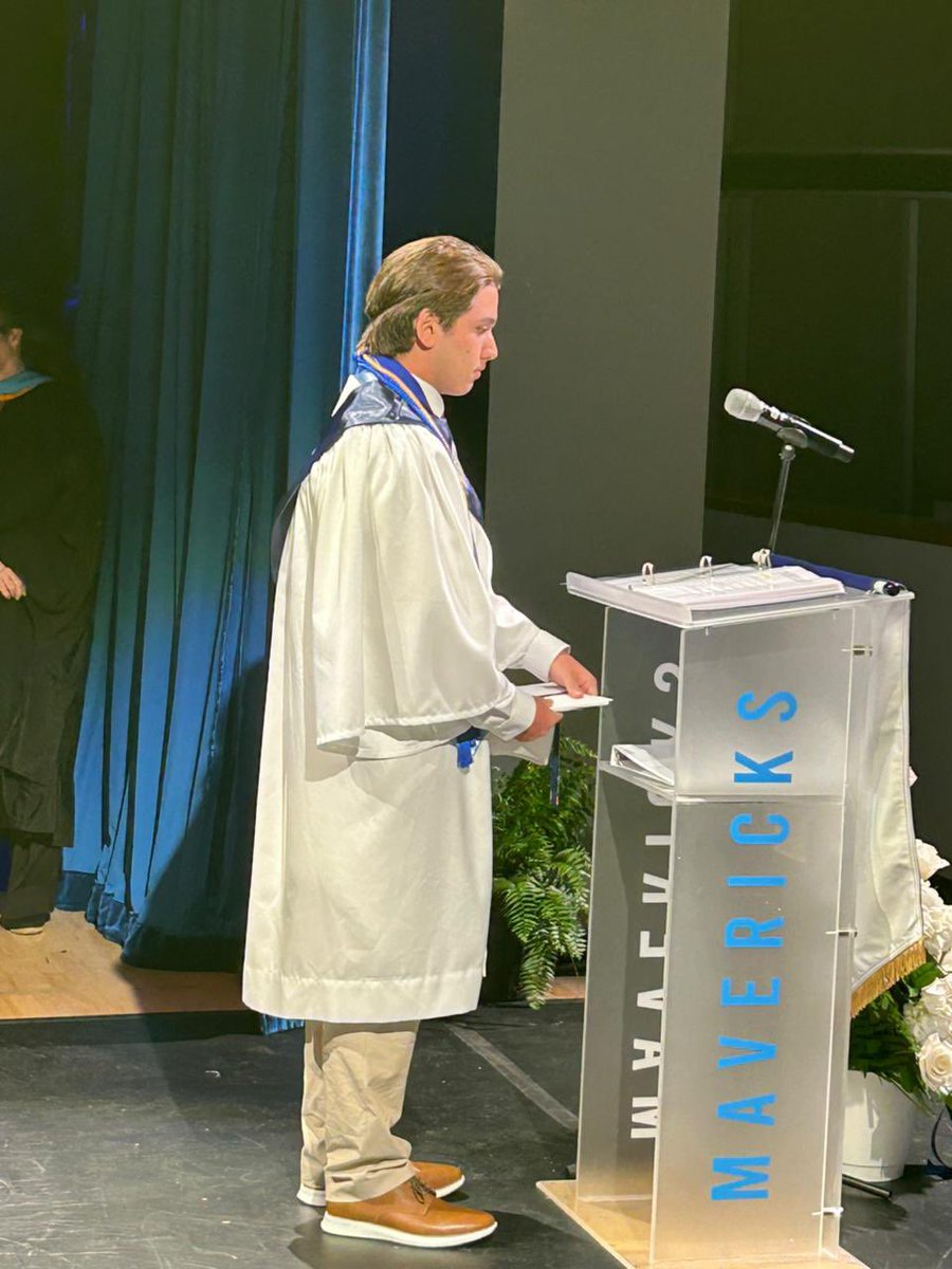 SuptDotres's tweet image. Hats off to the exceptional #Classof2025 from Academy for Advanced Academics! Your hard work has certainly earned this special day. Wishing you boundless success as you step confidently into the future. #MDCPSGrad #Alumni305 #YourBestChoiceMDCPS