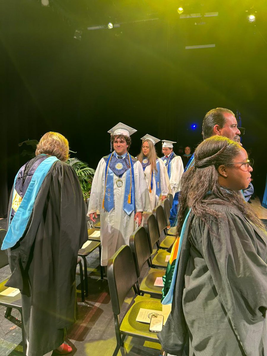 SuptDotres's tweet image. Hats off to the exceptional #Classof2025 from Academy for Advanced Academics! Your hard work has certainly earned this special day. Wishing you boundless success as you step confidently into the future. #MDCPSGrad #Alumni305 #YourBestChoiceMDCPS