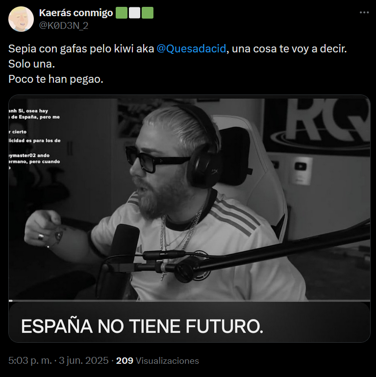 Muchos se preguntarán por qué de este tuit, quién cojones es este diente de león con micrófono y por qué le he dicho esto. 
Pues bien. Esto os va a importar una mierda pero me apetece mucho explicároslo.
Abro mini hilo.
