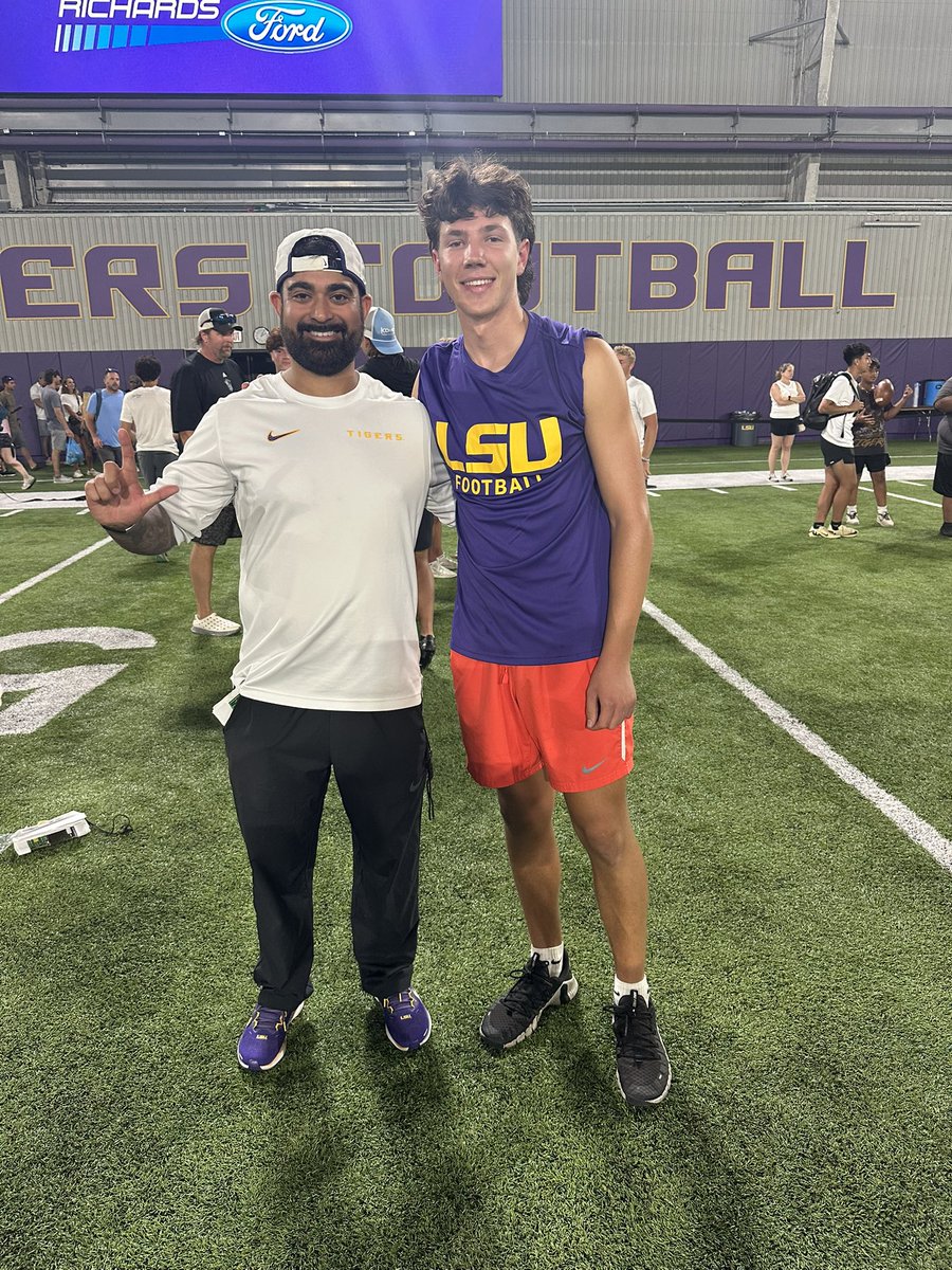 j_hossmannlees's tweet image. Had a great day at LSU today. Came 2nd overall on Kickoff and 3rd overall on Punt!
Kickoffs from 35: -4 with 3.9 sec hang in final (longest kickoff -7)
Punt to qualify for final
@Coach_AAnand @CoachRJackson34 @CoachMGiuliani
@8nicknovak @NewGenKicking