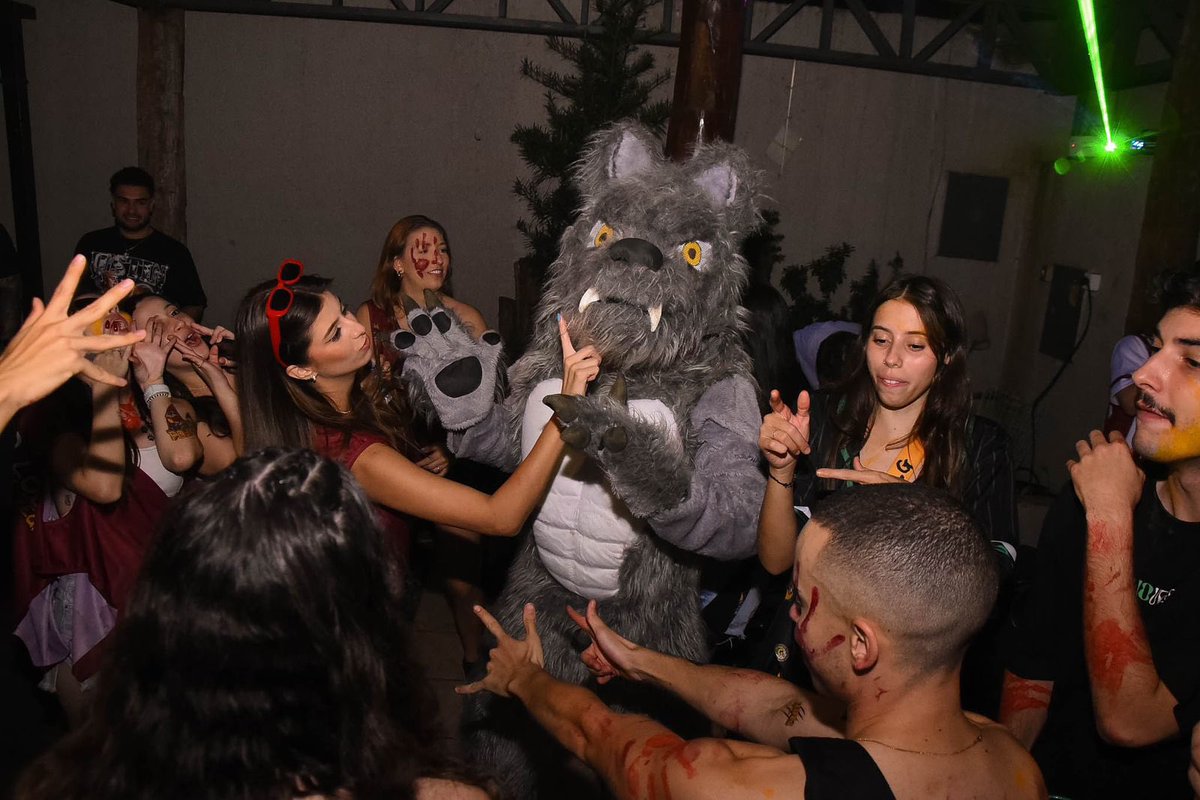 aaafod's tweet image. Volta vida. Prometo que depois da calourada eu te levo a sério!🐺👀