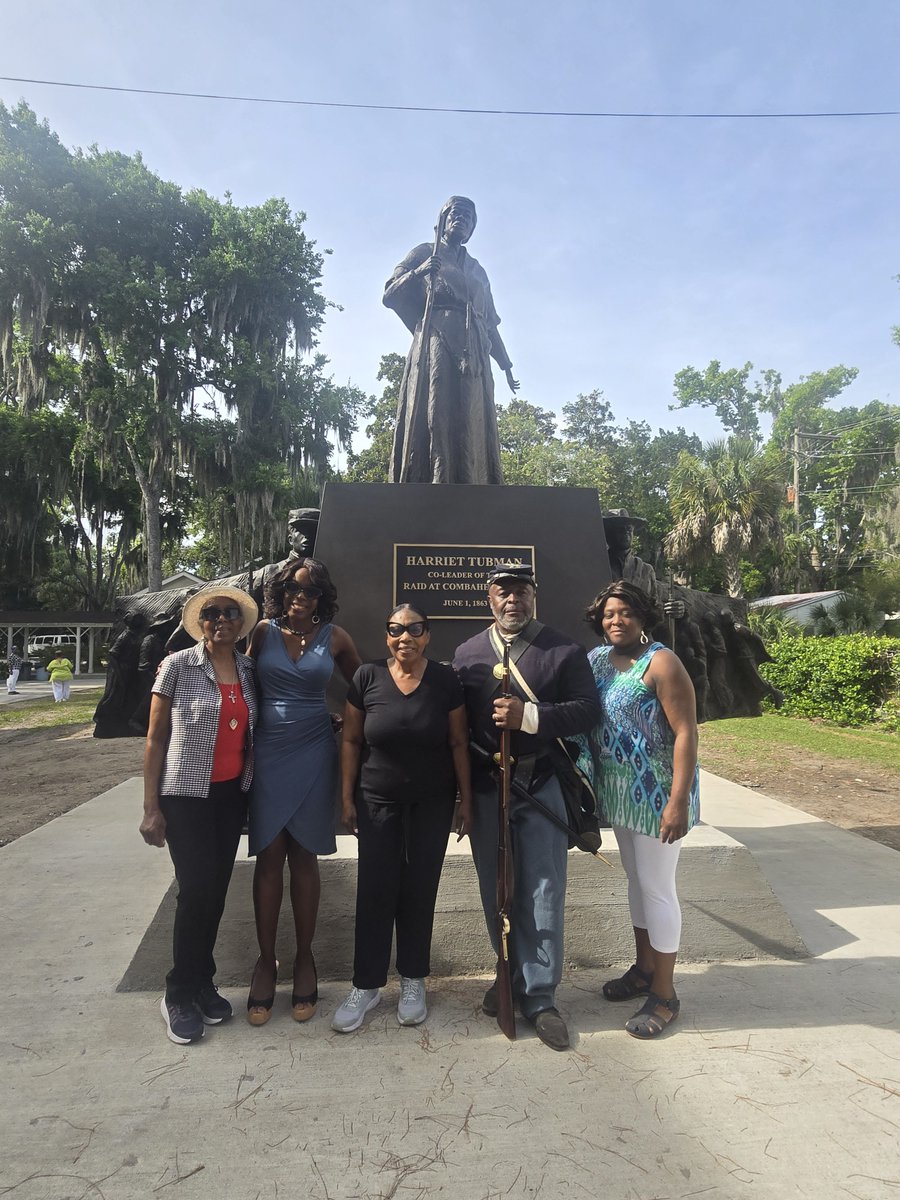 eddafieldsblack's tweet image. We celebrate Harriet Tubman and 756 Combahee freedom seekers arriving back in Beaufort after the largest slave rebellion in US history.

COMBEE — now with the Pulitzer Prize sticker — will be available this week! Grab your copy here: ow.ly/qrEE50W2Xgz
#CombaheeRiverRaid