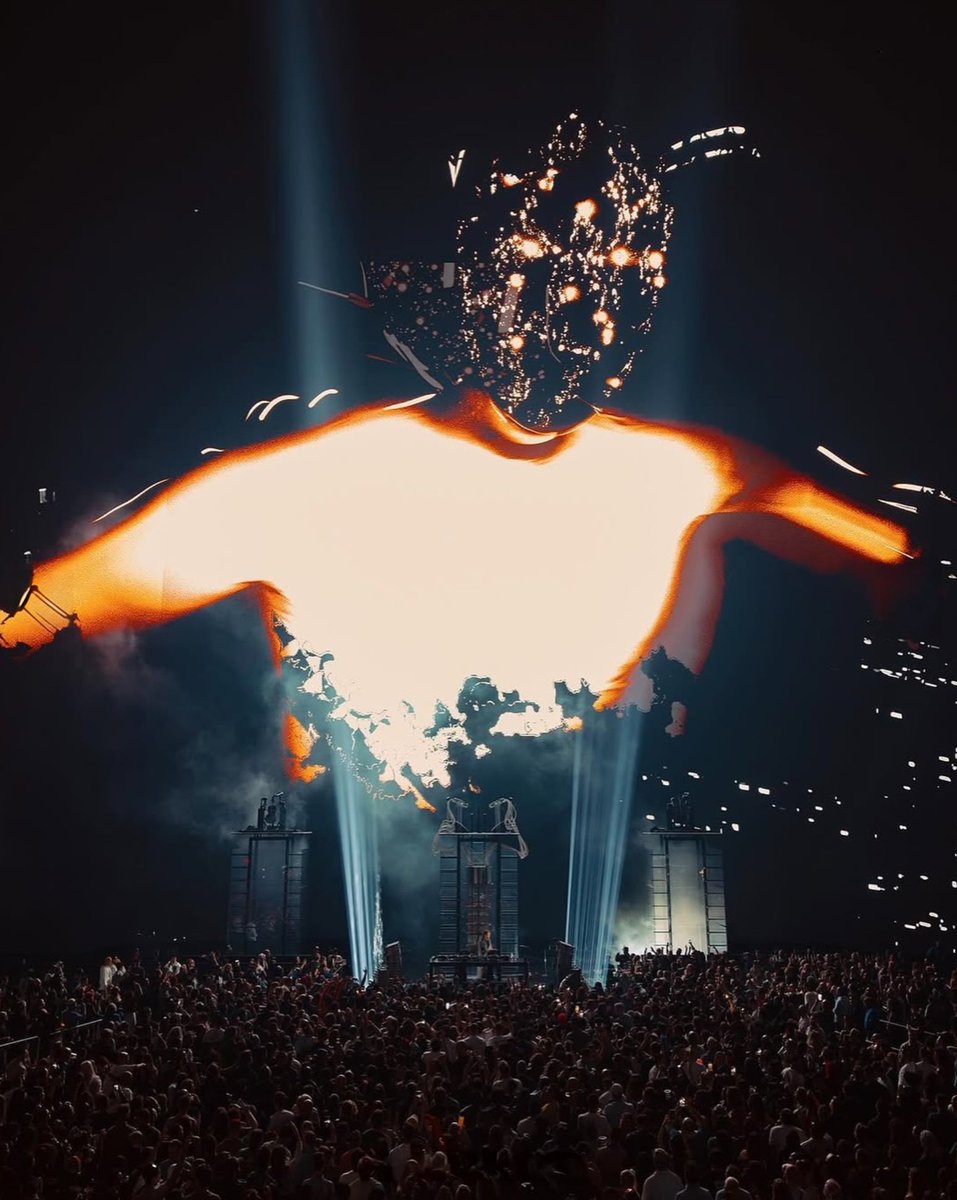 GardeningClubAI's tweet image. Spotted in Vegas, @YZAVoku created epic visuals for Solomun's show at The Sphere 🔥