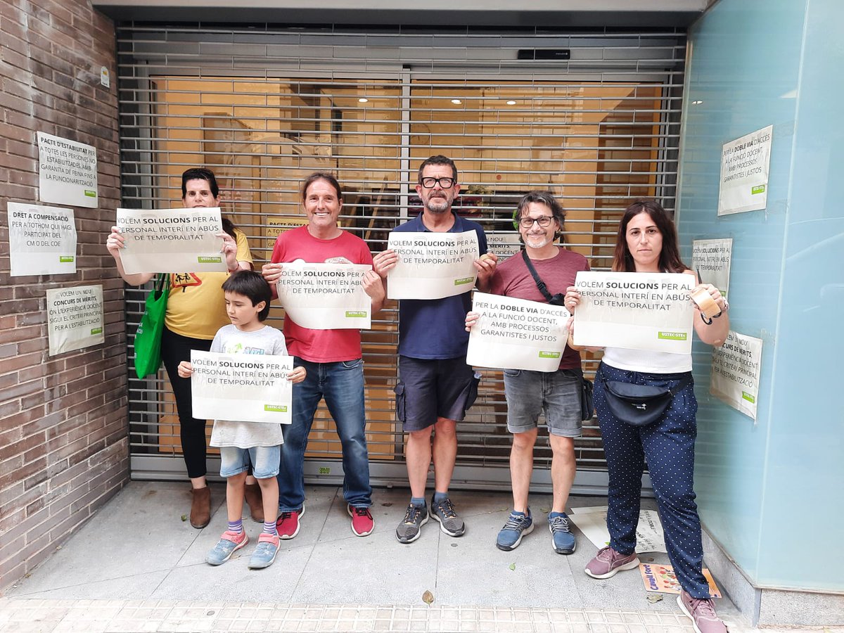 USTECSTEs's tweet photo. El personal interí segueix en lluita contra la precarietat! 

Encartellada als SSTT de Tarragona, Vallès Occidental, Baix Llobregat i Consorci.

No som números, som mestres i professores que eduquem cada dia! Volem solucions a l'abús de temporalitat! https://t.co/T2ADG9Mhc6