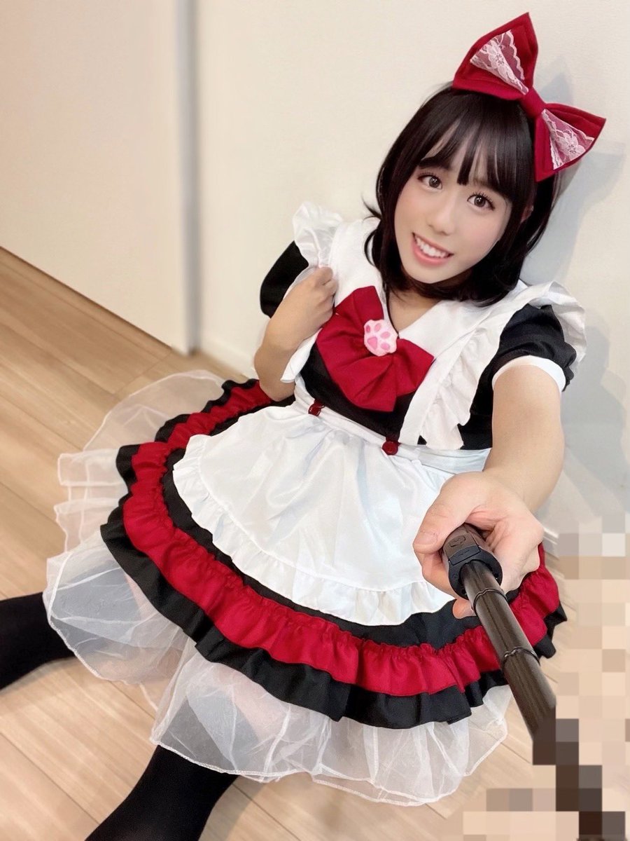 手のひらサイズのメイドは
いかがですか🩷

なんとなく小人に見えるよね？
ねっ？ねっ？

#親指姫 #メイド服 #自撮り界の小人 #女装