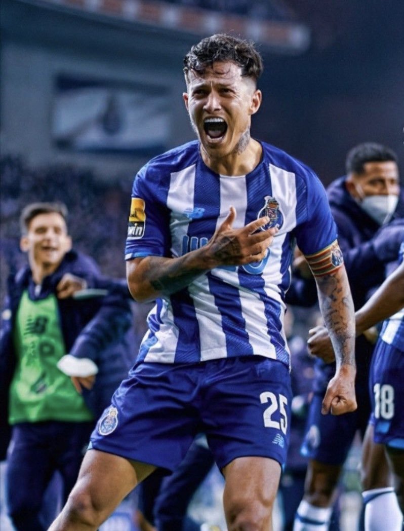 Otávio poderá estar na porta de saída do Al-Nassr.

Com apenas mais 1 ano de contrato com os sauditas, eu via com bons olhos o regresso do ‘baixinho’ ao Dragão.

Importa frisar que o internacional português ainda tem 30 anos e muito futebol pela frente.

Até 8M e podia regressar!
