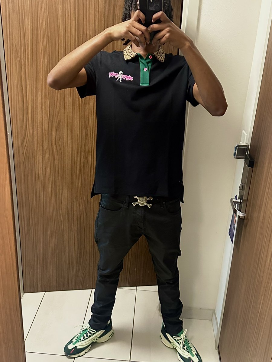 bandz1of1's tweet photo. my shoe game crazy da mental asylum lookin for me #FR https://t.co/QHyRGwDGkO