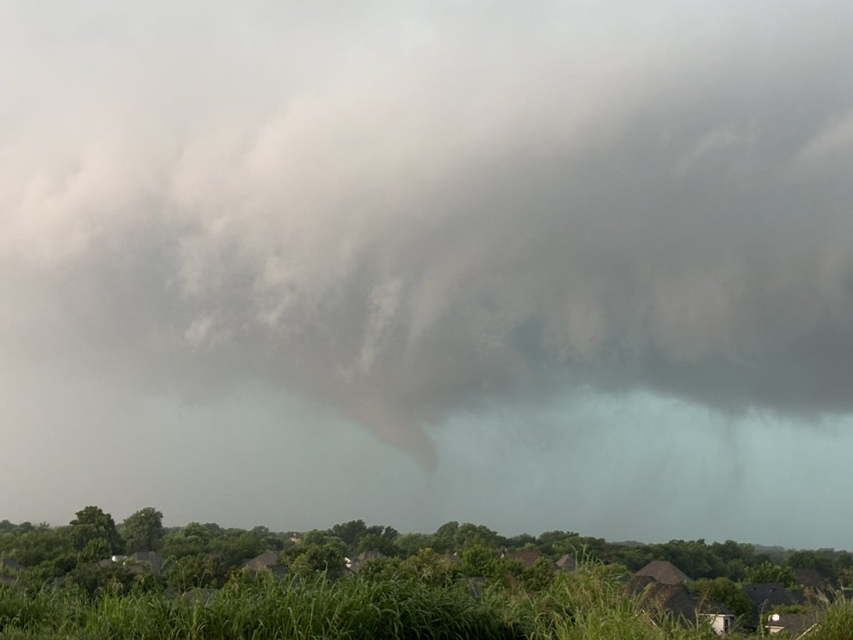 Tornado just west of Norman a few minutes ago.  #tornado #tornadowarning