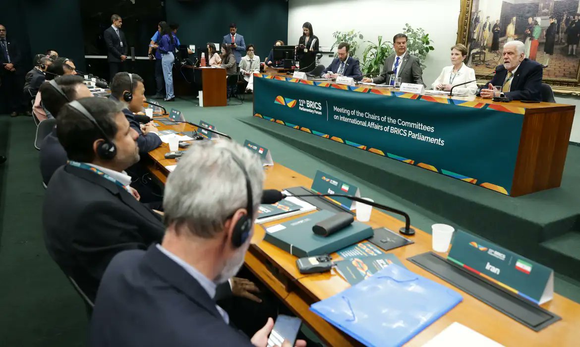 Comenzó este martes el 11º Foro Parlamentario de los BRICS en el Congreso Nacional en Brasília. Con motivo de esto el congreso paro sua funciones por esra aemama. 

Sin citar explícitamente al gobierno del presidente Donald Trump, parlamentarios de países de los BRICS criticaron