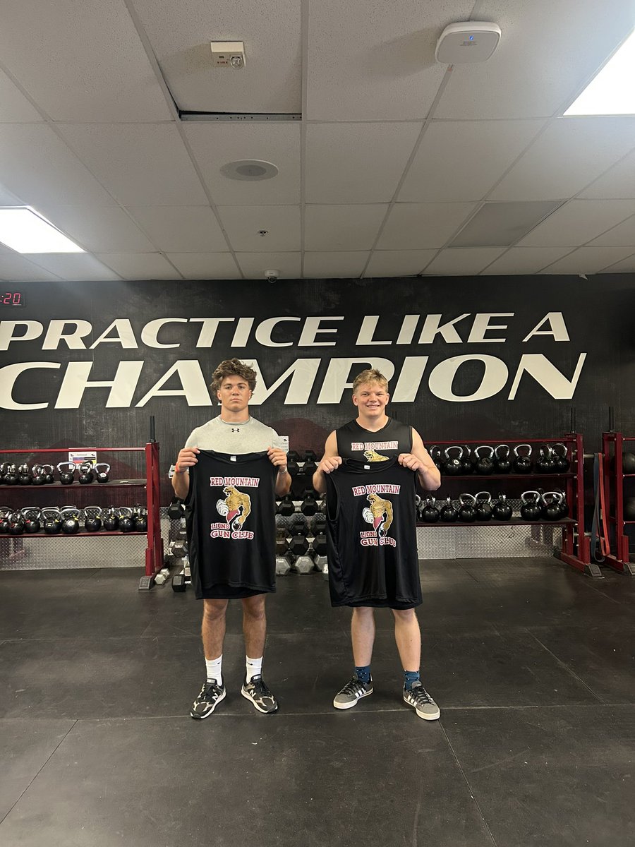 RedMtnFootball's tweet photo. 3 new names in the 1,000lb club! #gunclub #bench #squat #cleans https://t.co/YATcGgiqt0