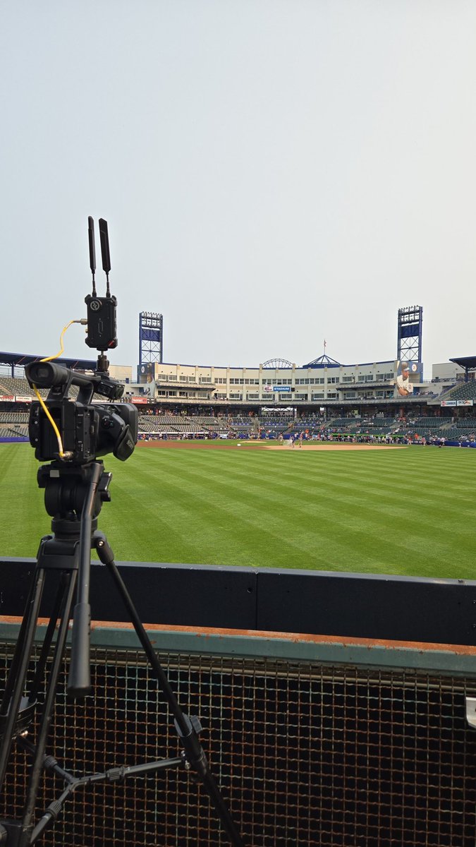 I'm the angel in the outfield tonight