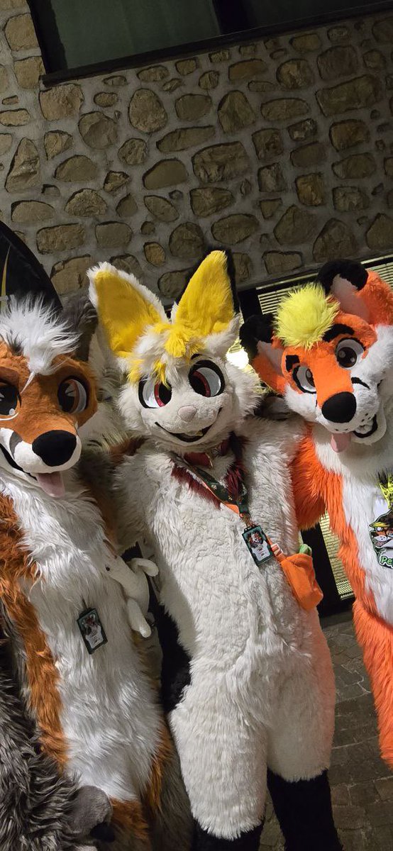 Fons 🐰🎸 🔜 Furizon (@fonsthebun) on Twitter photo 🇮🇹 milano, we are inside you
w/ <a href="/WingzOfDeath1/">Juniper</a> , <a href="/PepperFox10/">Pepper Fox 🔜Česfur</a>
📸: <a href="/Jay_Riverson/">:: Jay Riverson :: 🍪🦦 @PCD 🔜 EF29</a> 🇮🇹 milano, we are inside you
w/ <a href="/WingzOfDeath1/">Juniper</a> , <a href="/PepperFox10/">Pepper Fox 🔜Česfur</a>
📸: <a href="/Jay_Riverson/">:: Jay Riverson :: 🍪🦦 @PCD 🔜 EF29</a>