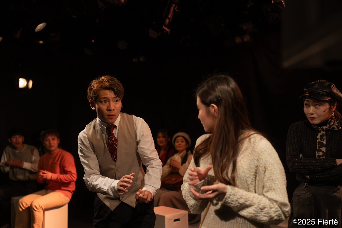 Fierte_stage's tweet photo. \ 📸本日の舞台写真📸 /

ミュージカル「THE THEORY OF RELATIVITY-相対性理論-」
#セオリラ

♩M20 あなたは知らない
"原題: You will never know"

アントニーの妄想から広がる、見知らぬ誰かからも影響を受け、与えるのではないか、ということを描いたロマンチックなナンバー

撮影：#曽我虹輝 さん https://t.co/B6SSxcC6z8
