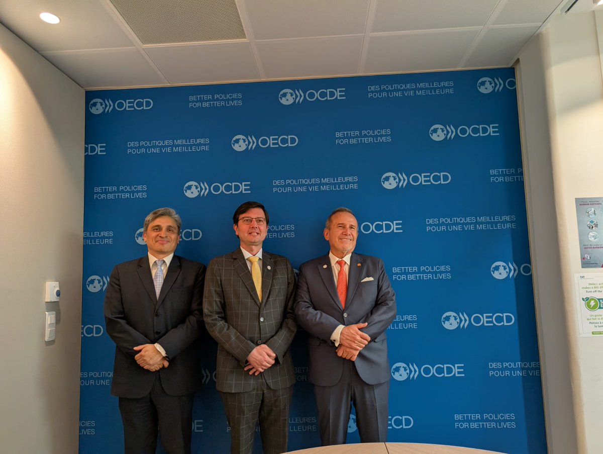 CAF (@agendacaf) on Twitter photo El vicepresidente ejecutivo de CAF, <a href="/GianpLeonc1/">Gianpiero Leoncini</a>, participó en la Reunión Ministerial de la OCDE (#MCM2025), presidida por 🇨🇷 Costa Rica.
Allí sostuvo encuentros con actores clave, entre ellos el canciller de 🇵🇪 Perú, Elmer Schialer, cuyo país avanza en su proceso de adhesión a El vicepresidente ejecutivo de CAF, <a href="/GianpLeonc1/">Gianpiero Leoncini</a>, participó en la Reunión Ministerial de la OCDE (#MCM2025), presidida por 🇨🇷 Costa Rica.
Allí sostuvo encuentros con actores clave, entre ellos el canciller de 🇵🇪 Perú, Elmer Schialer, cuyo país avanza en su proceso de adhesión a