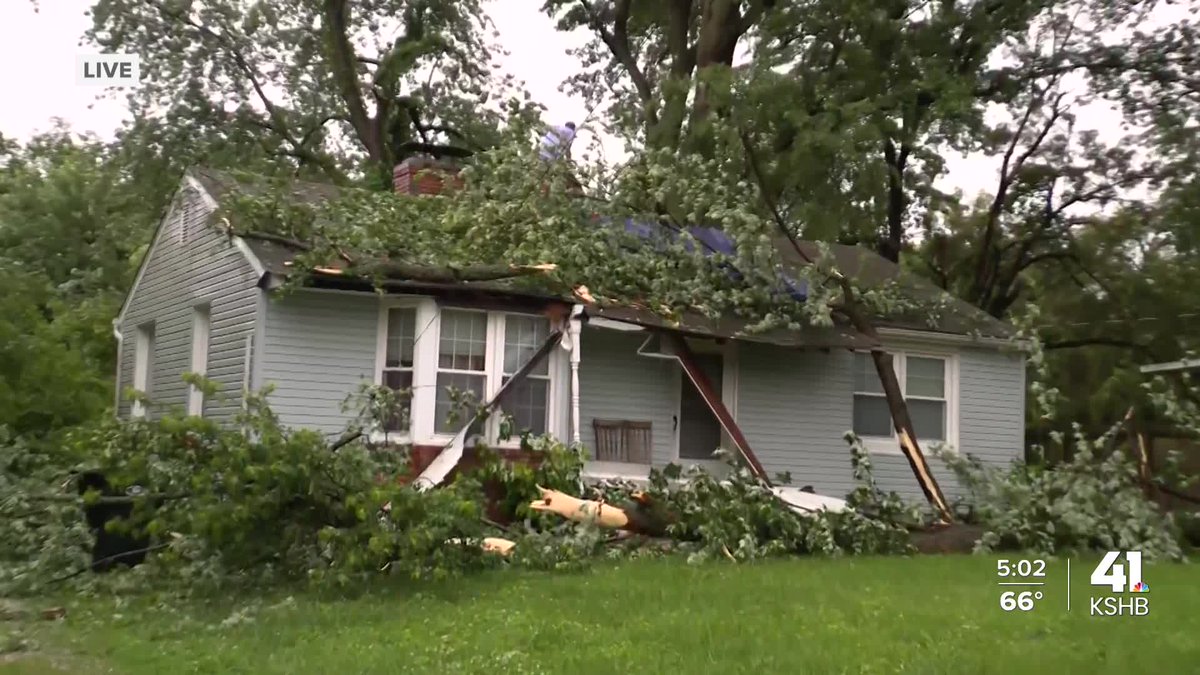 VIDEO: KSHB 41 reporter <a href="/IsabellaLedonne/">Isabella Ledonne</a> just filed this report from Independence where strong storms left at least one tree on top of a house. Latest updates: kshb.com/news/local-new…