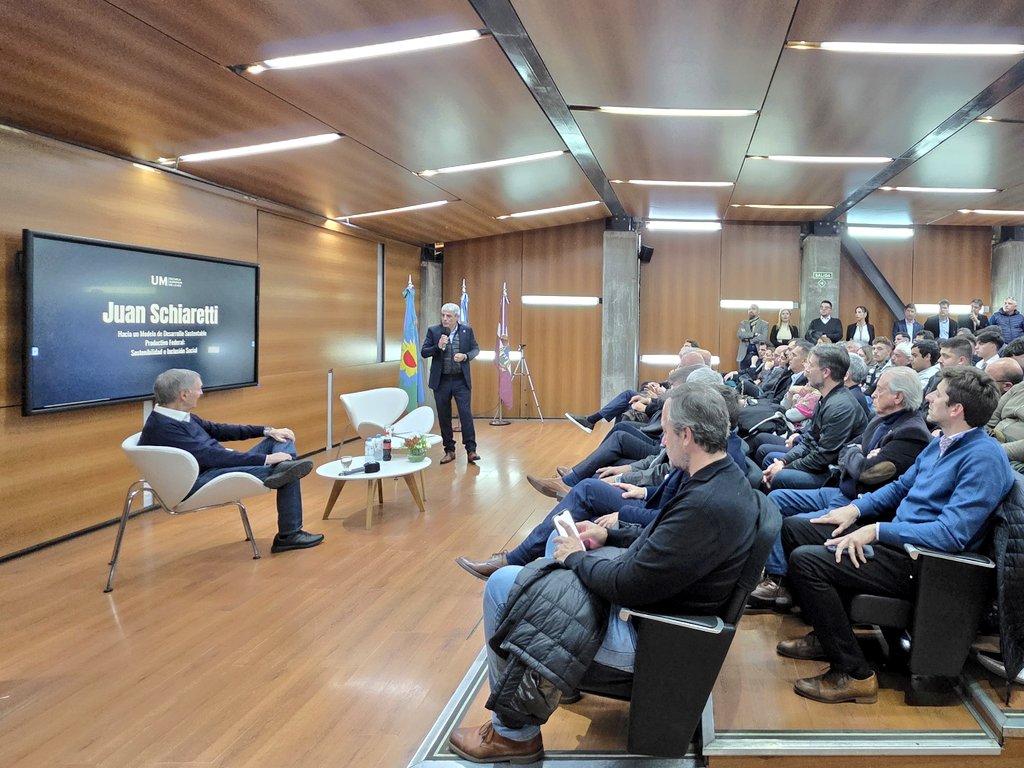 uni_moron's tweet photo. ➡️Estamos compartiendo la jornada “Hacia un Modelo de Desarrollo Sustentable Productivo Federal: Sostenibilidad e Inclusión Social”, organizada por la Escuela Superior de Leyes, con la destacada disertación del exgobernador de Córdoba, Juan Schiaretti.

@JSchiaretti @PabloGNavarro