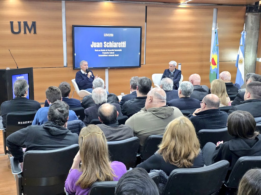 uni_moron's tweet photo. ➡️Estamos compartiendo la jornada “Hacia un Modelo de Desarrollo Sustentable Productivo Federal: Sostenibilidad e Inclusión Social”, organizada por la Escuela Superior de Leyes, con la destacada disertación del exgobernador de Córdoba, Juan Schiaretti.

@JSchiaretti @PabloGNavarro